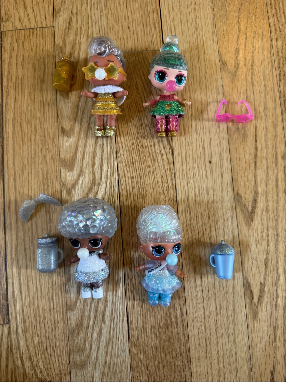 LOL SURPRISE DOLLS MGA Lot of 4 Glitter Globe Winter Disco dolls